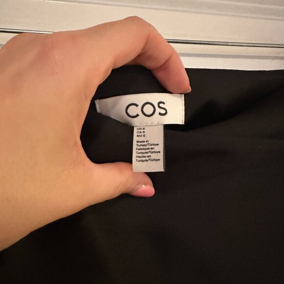 Cos Brooch Detail Wool Blend Mini Skirt in Black - Size 6 - Picture 6 of 8